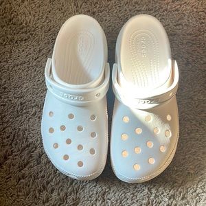 Crocs woman’s classic platform clogs